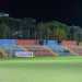 ...arricchito da una piccola tribuna che accoglie i tifosi